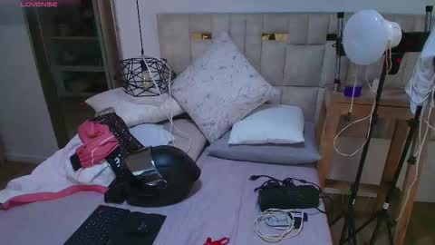 Snapshot of lizz_tender chatting on 10.20.25 Lizz  online show from 10.20.25