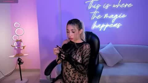 Lizz online show from 10.26.25