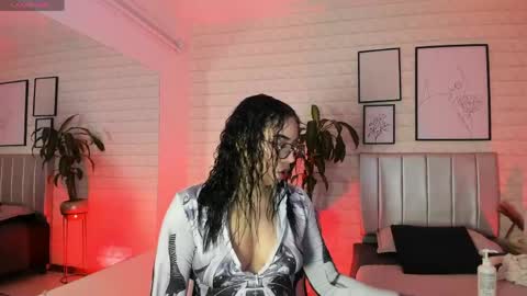  Lizzie  online show from 04.15.26