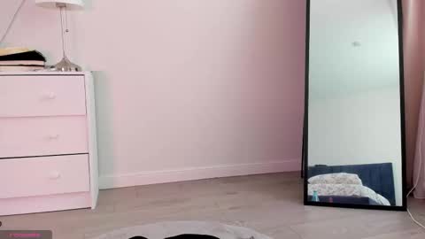 Snapshot of lizzy_peach chatting on 09.10.25 Lizzy online show from 09.10.25