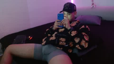 Snapshot of lliamm_2 chatting on 01.22.25 lliamm 2 online show from 01.22.25