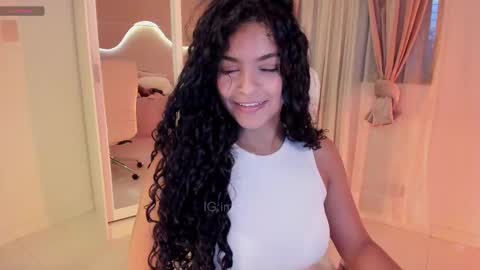 Snapshot of lm_kloeeh chatting on 03.08.25 Kloe see you 28-11  to celebrate my birthday online show from 03.08.25