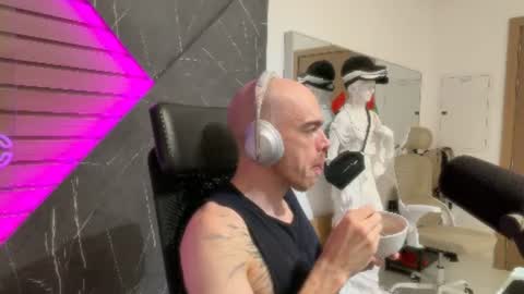 Snapshot of logan__kelly chatting on 07.27.26 logan__kelly online show from 07.27.26