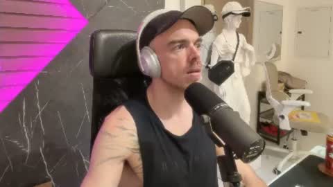 Snapshot of logan__kelly chatting on 07.31.26 logan__kelly online show from 07.31.26