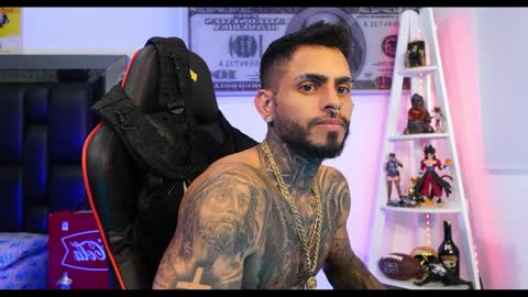 logan_hugh8 online show from 01.28.25