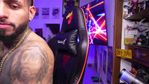 logan_hugh8 online show from 03.13.26