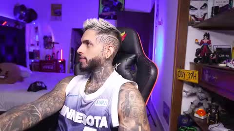 logan_hugh8 online show from 03.27.26