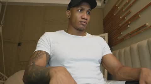 Snapshot of logan_varela chatting on 05.19.26 logan_varela online show from 05.19.26