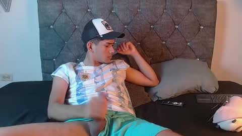 Snapshot of logan_willyams_ chatting on 10.18.25 logan_willyams_ online show from 10.18.25