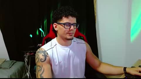 Snapshot of loganandrwz chatting on 02.19.26 Loganandrwz online show from 02.19.26