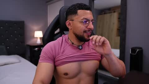 Snapshot of loganmartinx chatting on 05.25.26 loganmartinx online show from 05.25.26