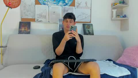 Snapshot of loganoficialx chatting on 04.15.26 loganoficialx online show from 04.15.26