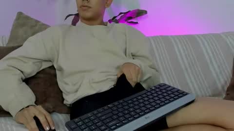 logantwink18 online show from 02.18.26