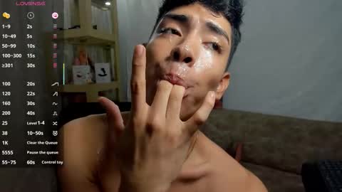 logantwink18 online show from 03.25.26