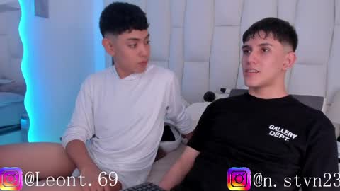 logantwink18 online show from 04.14.26