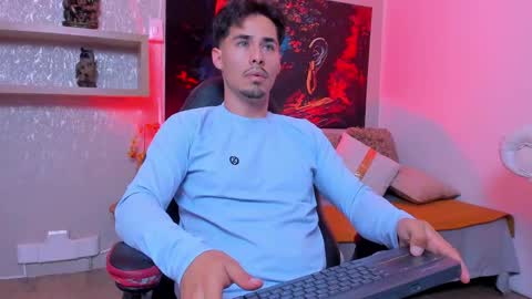 Snapshot of loghan_fox chatting on 10.07.25 Loghan online show from 10.07.25