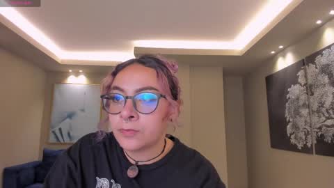 Snapshot of loiseharper chatting on 05.10.26 Loise online show from 05.10.26