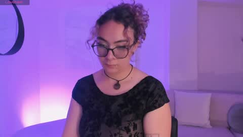 Snapshot of loiseharper chatting on 05.15.26 Loise online show from 05.15.26