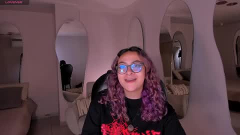 Snapshot of loiseharper chatting on 05.18.26 Loise online show from 05.18.26