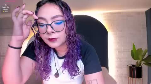 Snapshot of loiseharper chatting on 06.12.26 Loise online show from 06.12.26