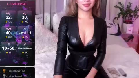Snapshot of loisewilliams chatting on 10.01.25 Mistress L online show from 10.01.25