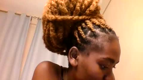 lola_allure online show from 05.20.26