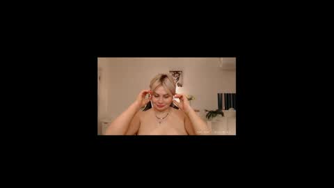 Snapshot of lola_anderson chatting on 04.23.26 Lola online show from 04.23.26
