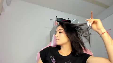 Lola Kamila online show from 01.20.25