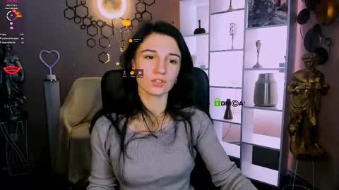lola_sun12 online show from 11.27.25