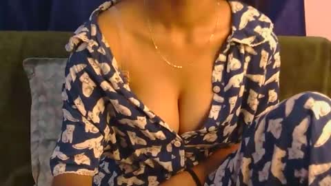 Snapshot of lolaa_darling chatting on 05.03.26 lolaa online show from 05.03.26