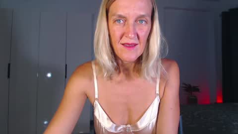 Snapshot of lolaaelita chatting on 04.20.26 Lola online show from 04.20.26