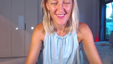 Snapshot of lolaaelita chatting on 04.23.26 Lola online show from 04.23.26