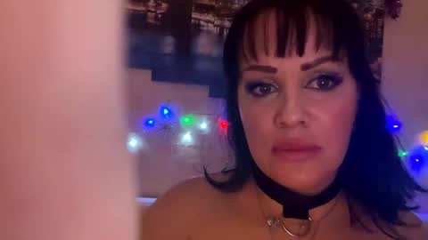 Lolaley2 online show from 01.17.25