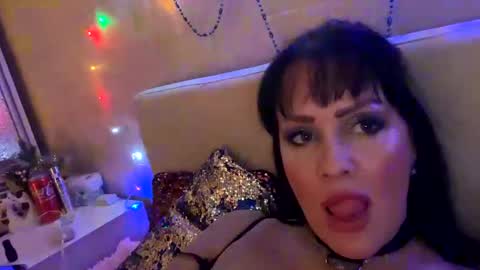 Lolaley2 online show from 01.27.25