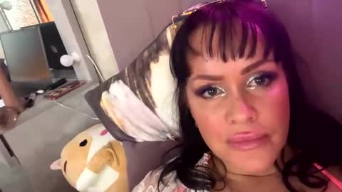 Lolaley2 online show from 10.13.25