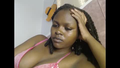 lolamia7 online show from 11.20.25