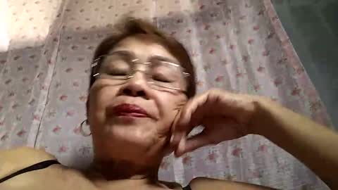 Snapshot of lolamommie chatting on 01.18.25 tey online show from 01.18.25