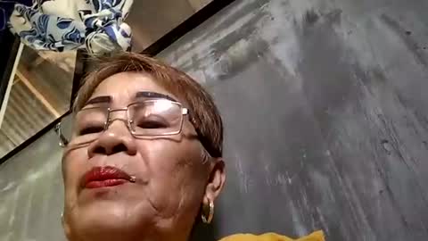 Snapshot of lolamommie chatting on 02.12.25 tey online show from 02.12.25