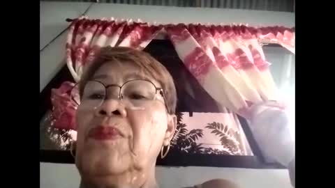 Snapshot of lolamommie chatting on 10.12.25 tey online show from 10.12.25