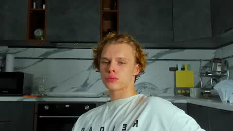 Snapshot of lolkendowson chatting on 07.28.26 Kenndi online show from 07.28.26