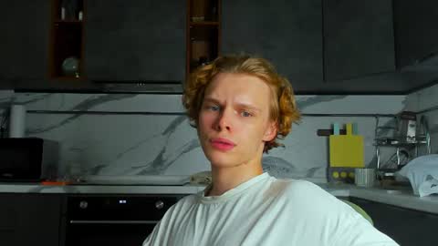 Snapshot of lolkendowson chatting on 07.28.26 Kenndi online show from 07.28.26