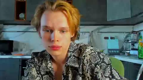 Snapshot of lolkendowson chatting on 07.29.26 Kenndi online show from 07.29.26