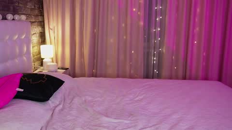 Snapshot of lollidoli__ chatting on 01.16.25 Victoria online show from 01.16.25