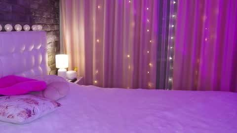 Snapshot of lollidoli__ chatting on 02.20.25 Victoria online show from 02.20.25