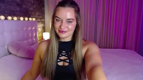 Snapshot of lollidoli__ chatting on 11.07.25 Victoria online show from 11.07.25