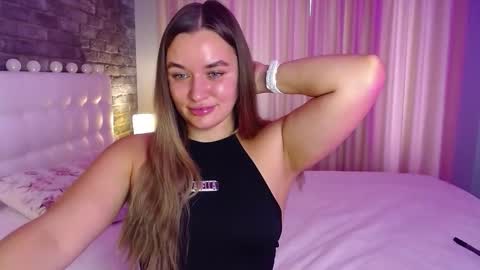 Snapshot of lollidoli__ chatting on 11.16.25 Victoria online show from 11.16.25