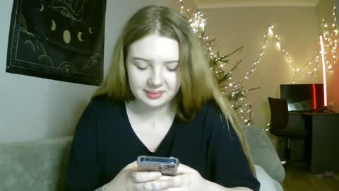 Snapshot of lollylol11 chatting on 01.11.25 Lilly online show from 01.11.25