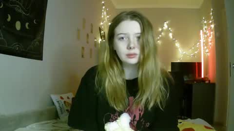 Snapshot of lollylol11 chatting on 01.23.25 Lilly online show from 01.23.25