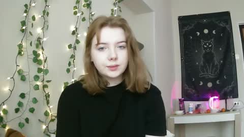 Snapshot of lollylol11 chatting on 02.18.25 Lilly online show from 02.18.25
