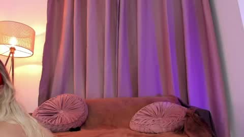 Snapshot of lollypetitte_ chatting on 05.17.26 Lolly online show from 05.17.26